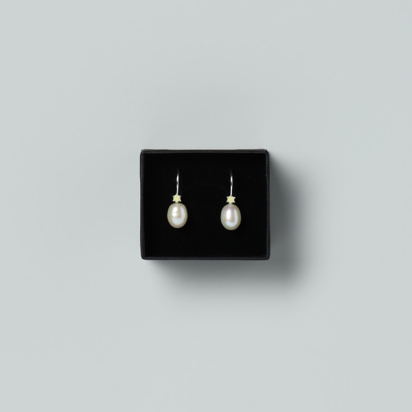 Silver earrings | Small pearl | Yellow enamel