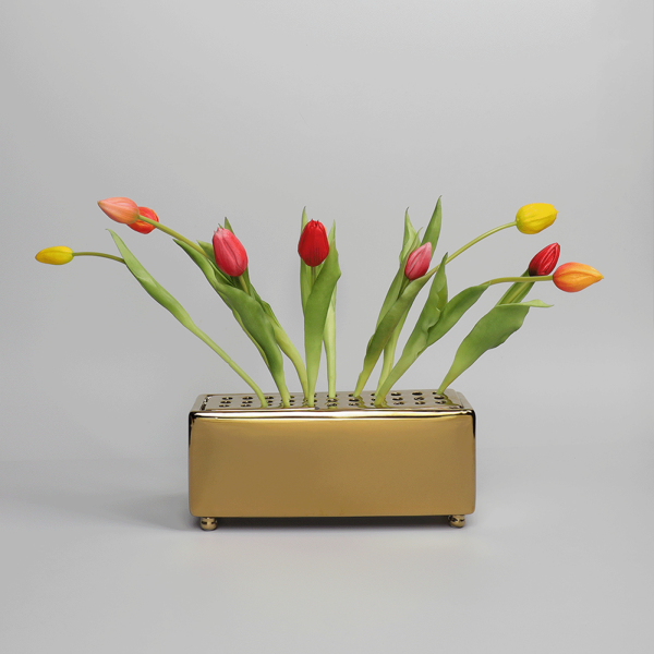 Porseleinen bloemenhouder goud